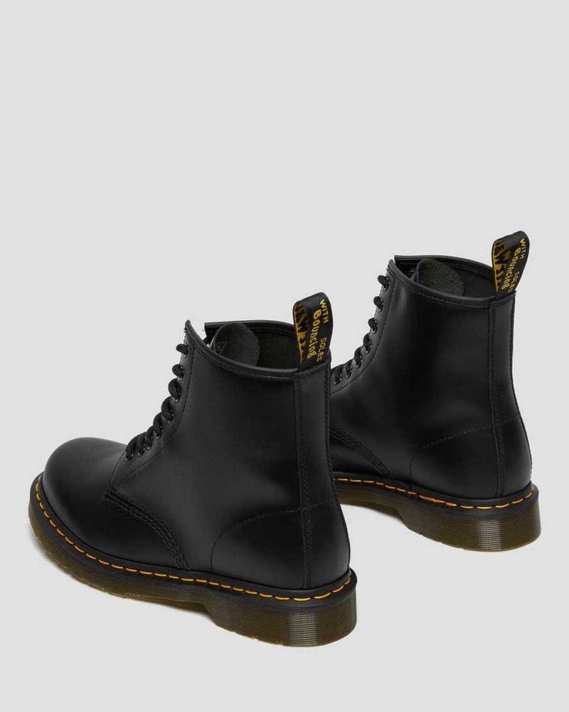 Black DR Martens 1460 Smooth Leather Lace Up Boots | 2308TMHWI