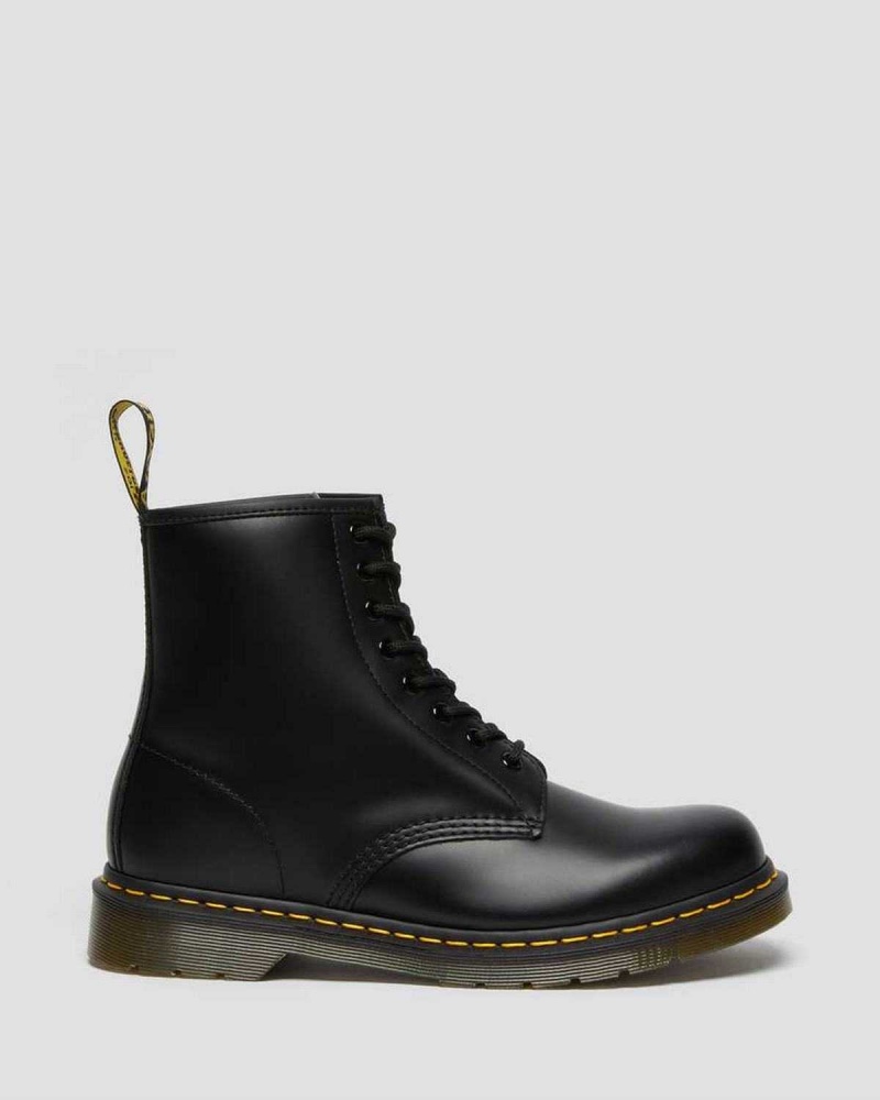 Black DR Martens 1460 Smooth Leather Lace Up Boots | 2308TMHWI