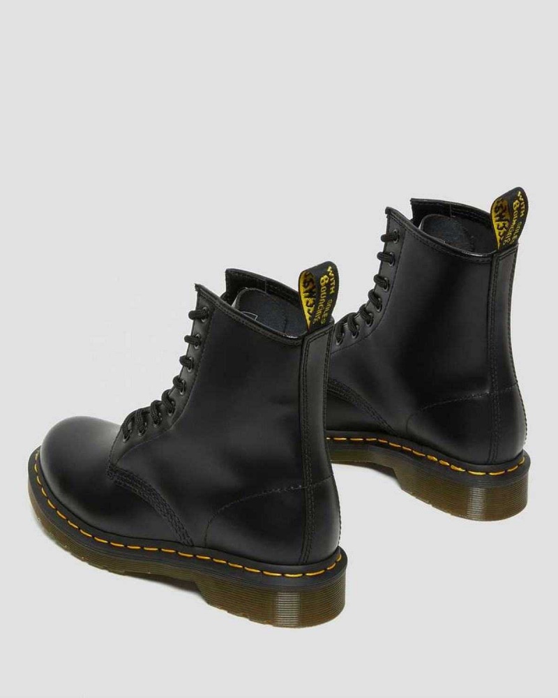 Black DR Martens 1460 Smooth Leather Lace Up Boots | 7683USJHY