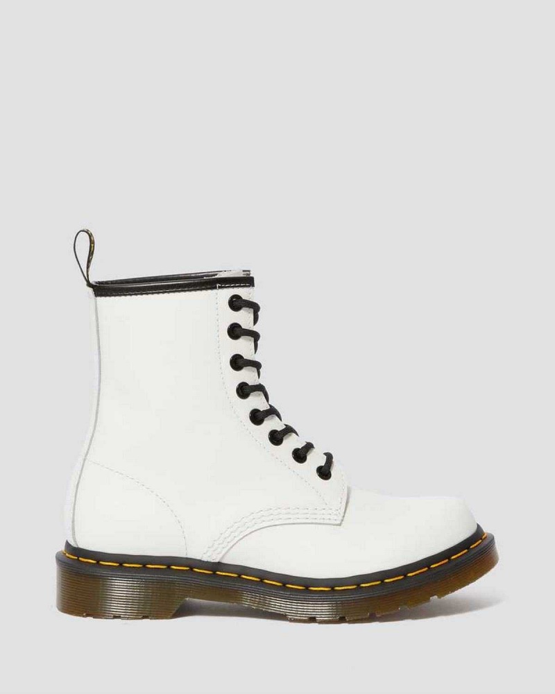 Black DR Martens 1460 Smooth Leather Lace Up Boots | 5140LAZCB