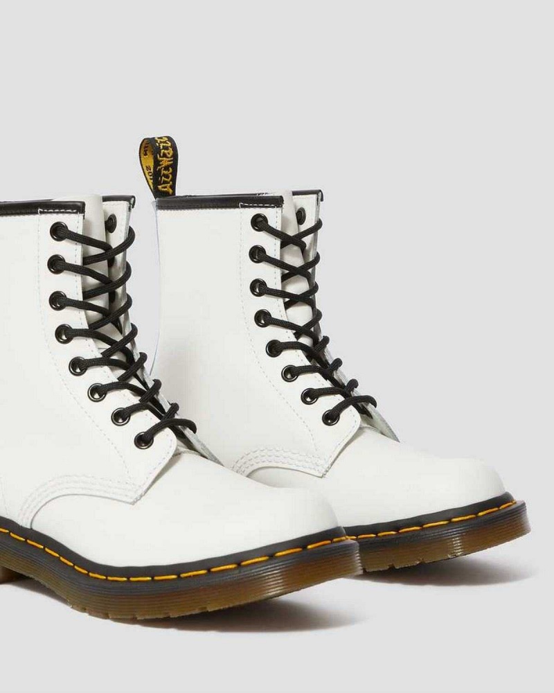 Black DR Martens 1460 Smooth Leather Lace Up Boots | 0614ZQEXF