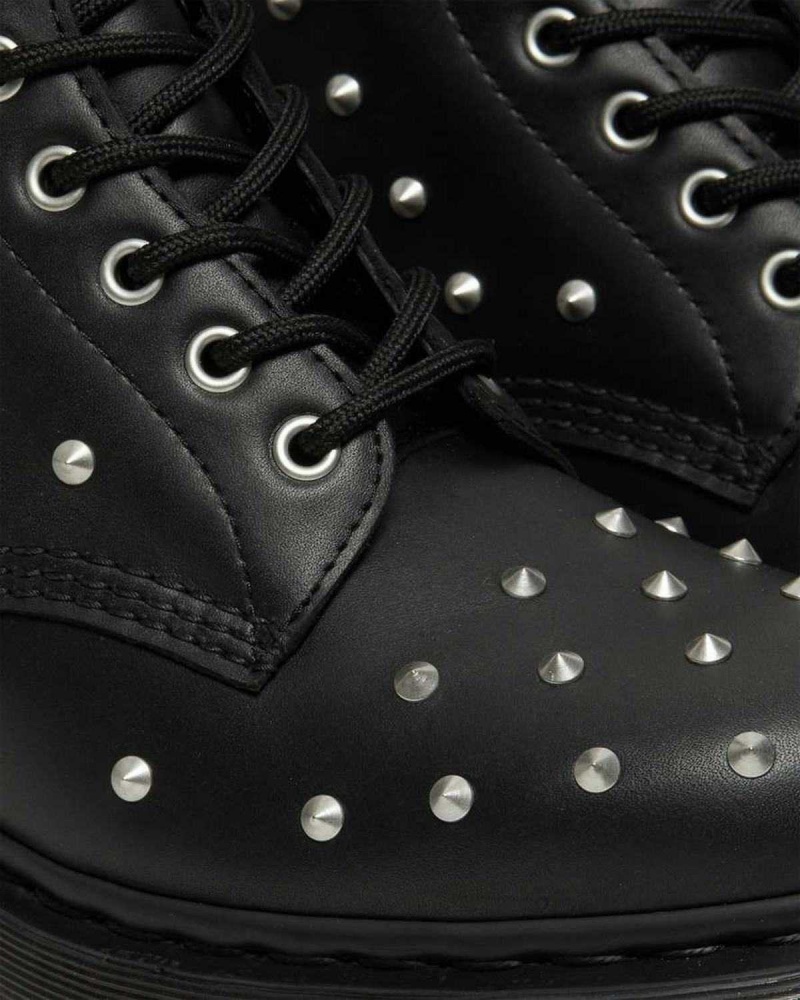 Black DR Martens 1460 Stud Wanama Leather Lace Up Boots | 3012XRKND