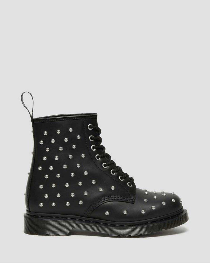 Black DR Martens 1460 Stud Wanama Leather Lace Up Boots | 3012XRKND