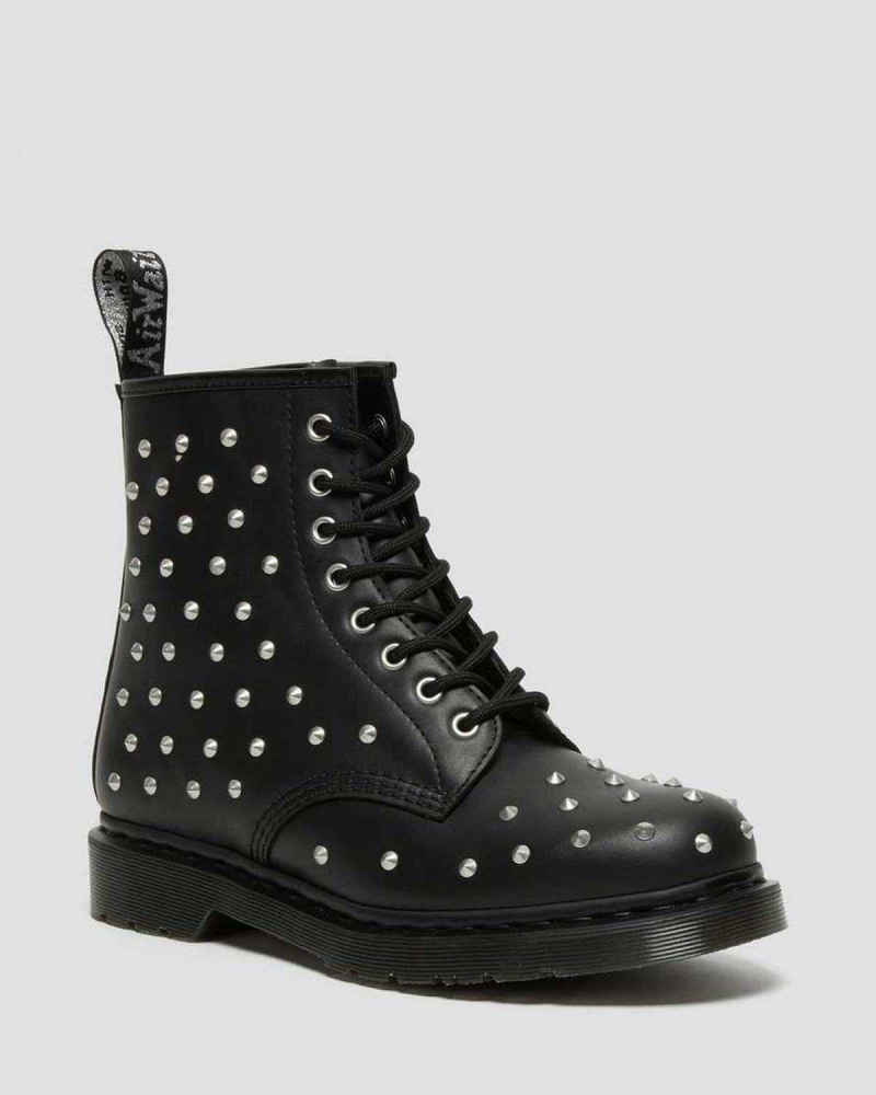 Black DR Martens 1460 Stud Wanama Leather Lace Up Boots | 3012XRKND