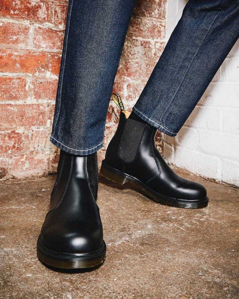 Black DR Martens 2976 Smooth Leather Chelsea Boots | 2954AZXEB