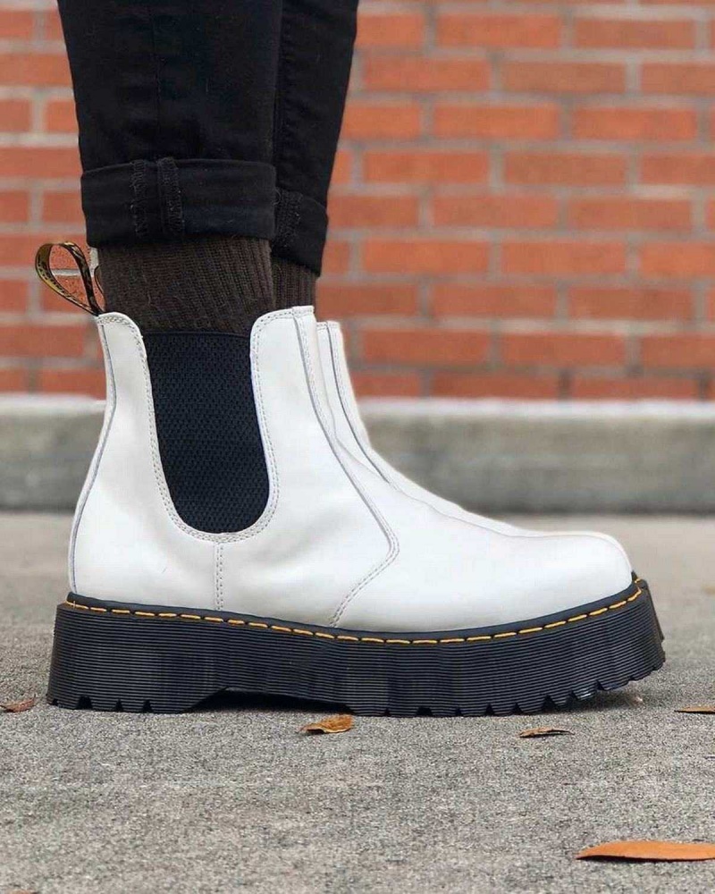 Black DR Martens 2976 Smooth Leather Platform Chelsea Boots | 0635SADCK